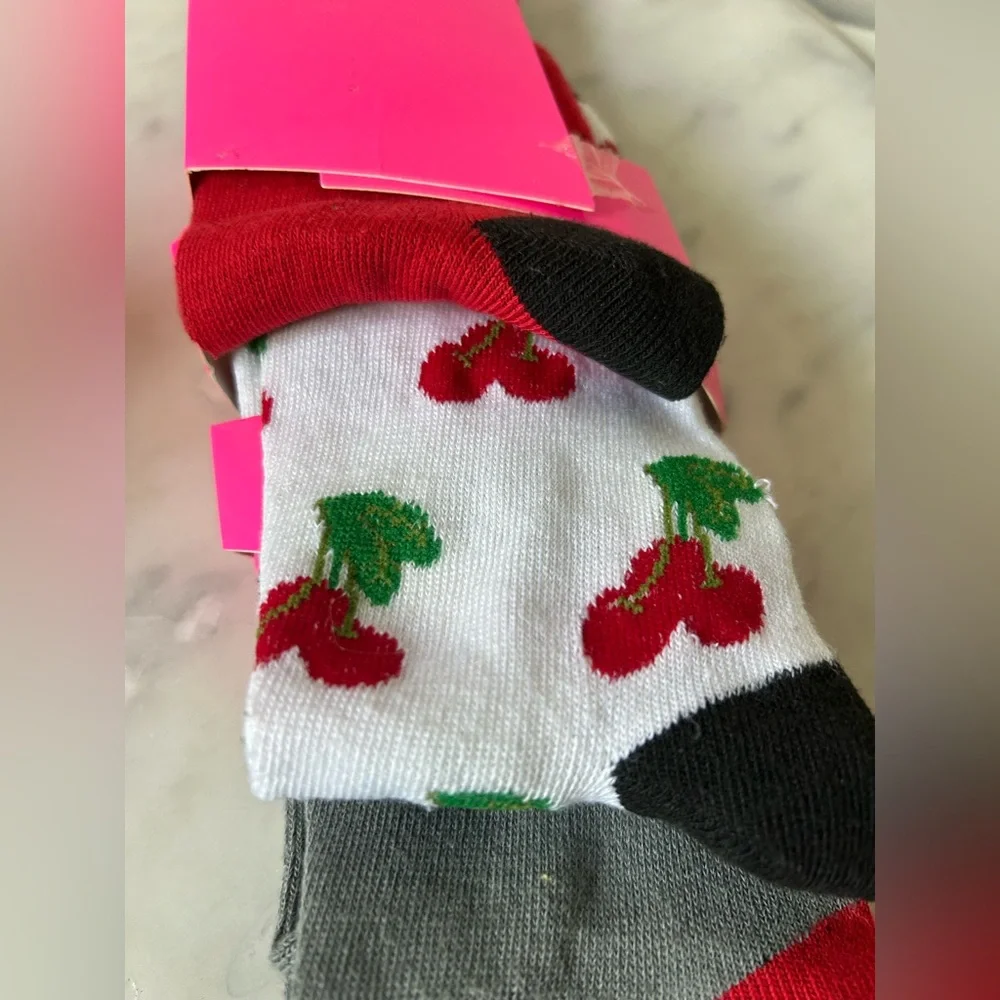 NWT BETSEY JOHNSON TROUSER SOCKS 4 PAIR